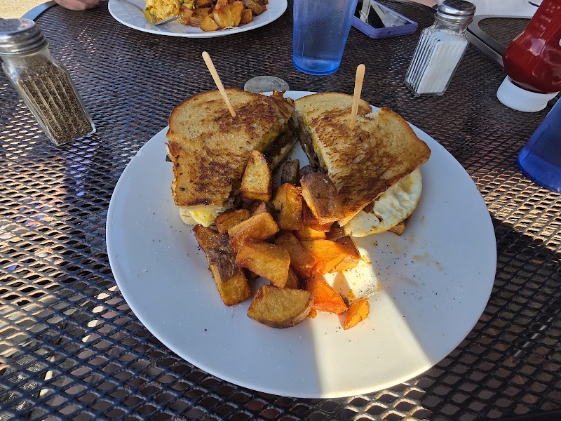 Frankie and Lola's Front Street Cafe