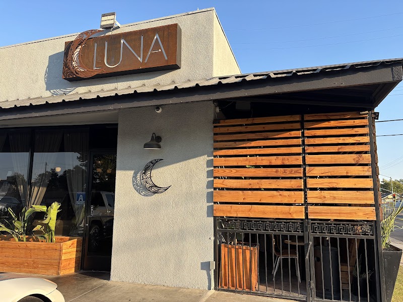 LUNA Bistro & Cafe