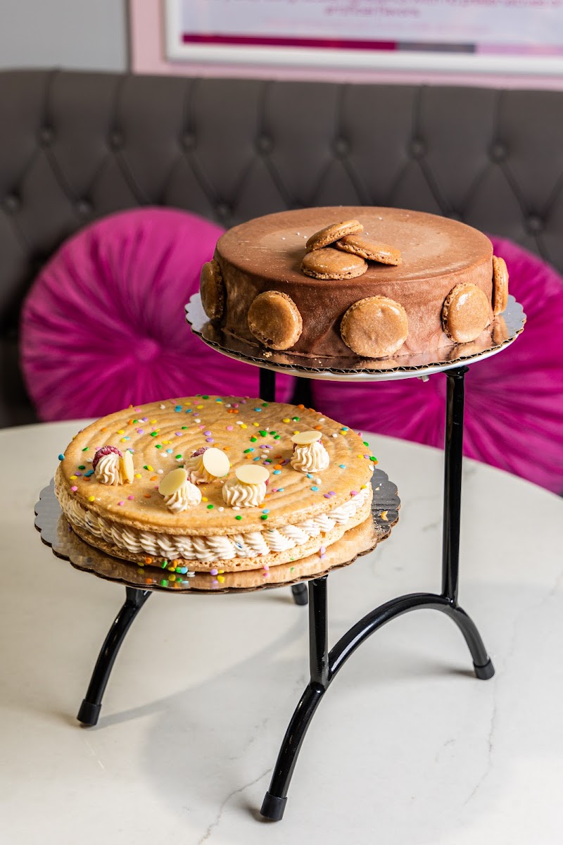 Le Macaron French Pastries - Forsyth