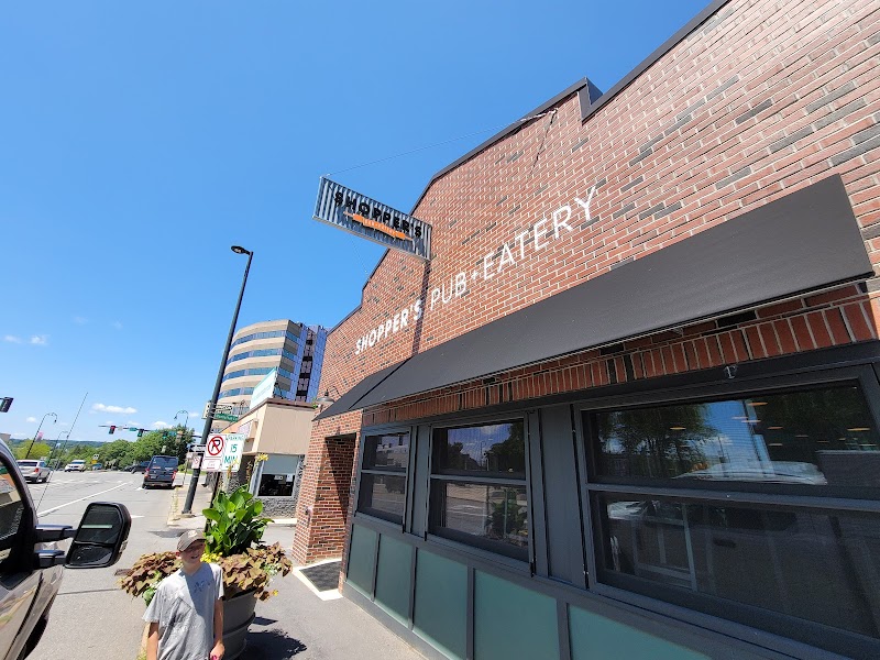 Shoppers Pub + Eatery
