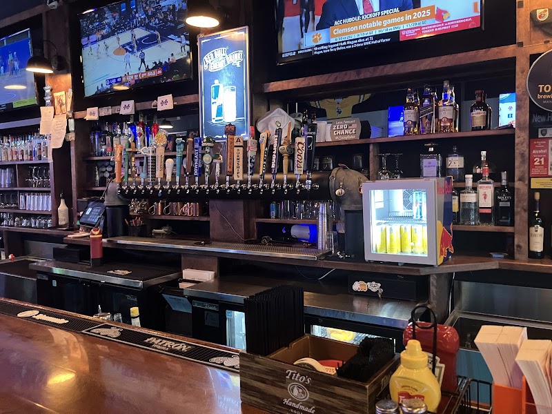 Shoppers Pub + Eatery