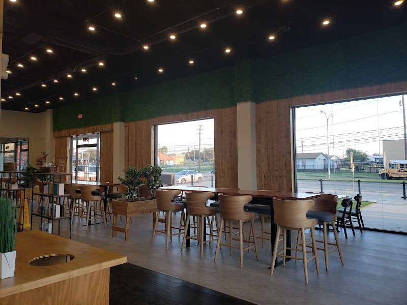 Tom N Toms Coffee & Eatery