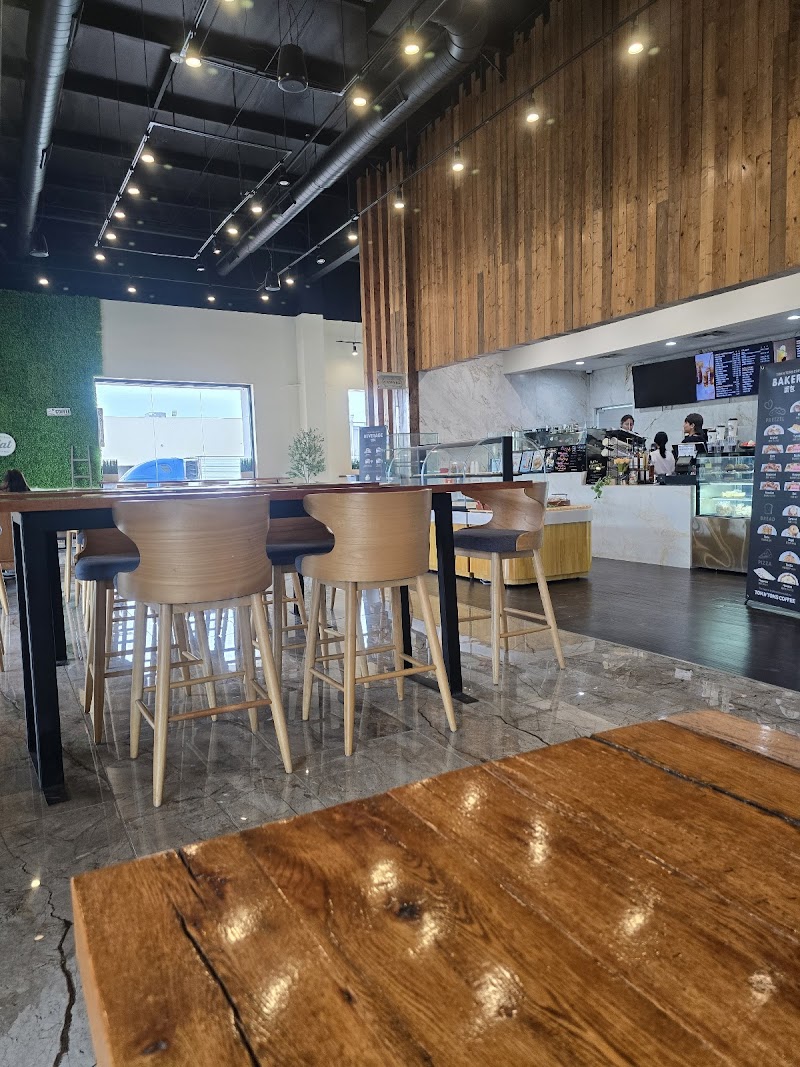 Tom N Toms Coffee & Eatery