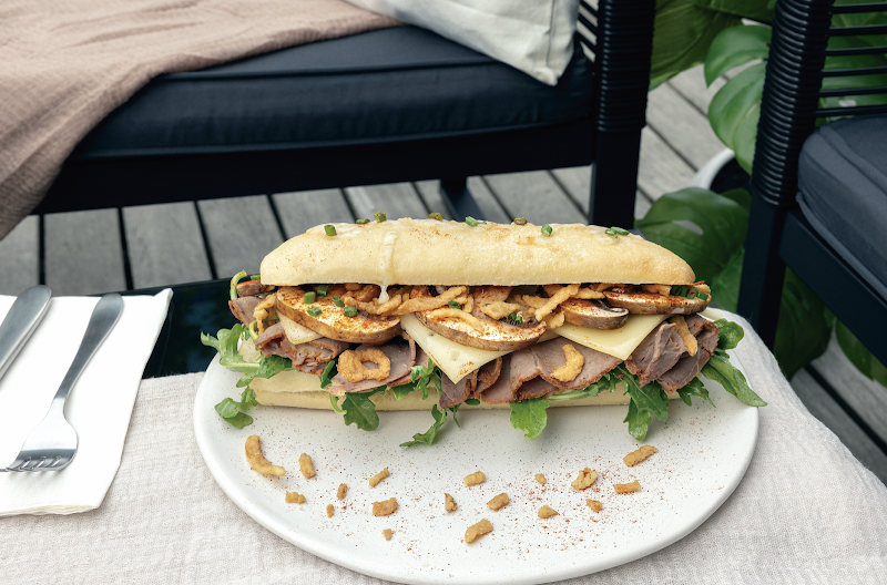 Le Petit Café Happy Valley