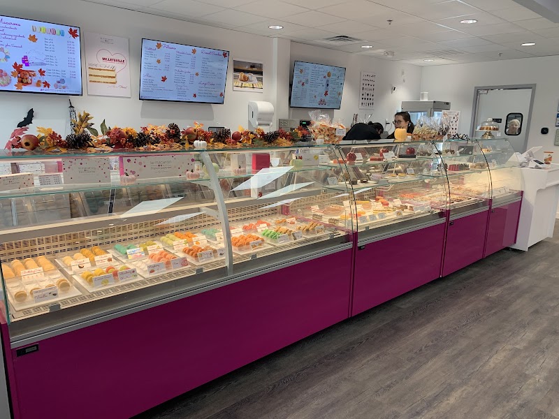 Le Macaron French Pastries