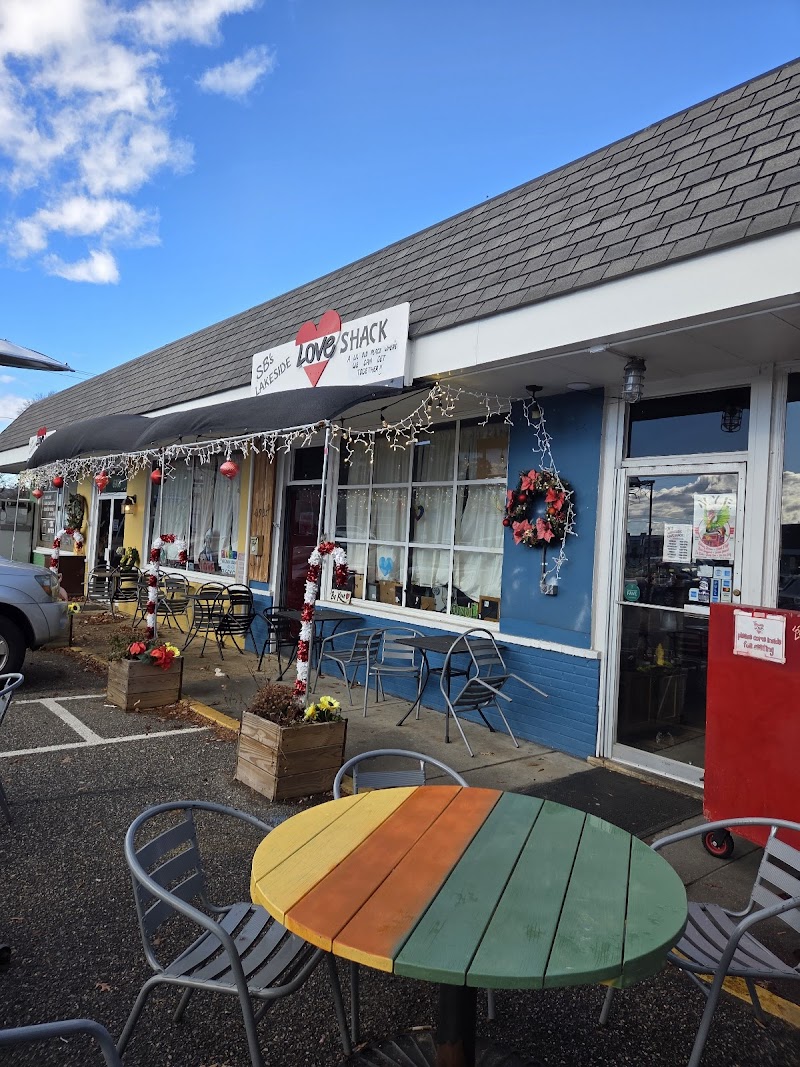 SB's Lakeside Love Shack
