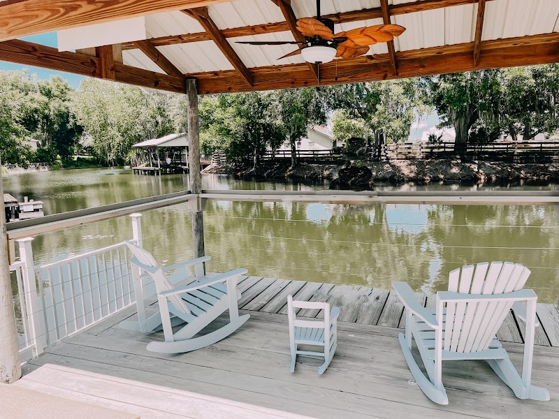 Cafe Lucia, Lake Weir