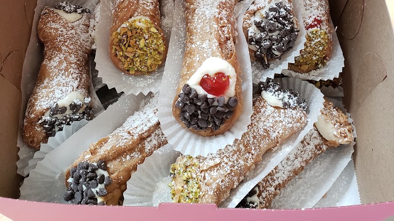 Romolo's Cannoli