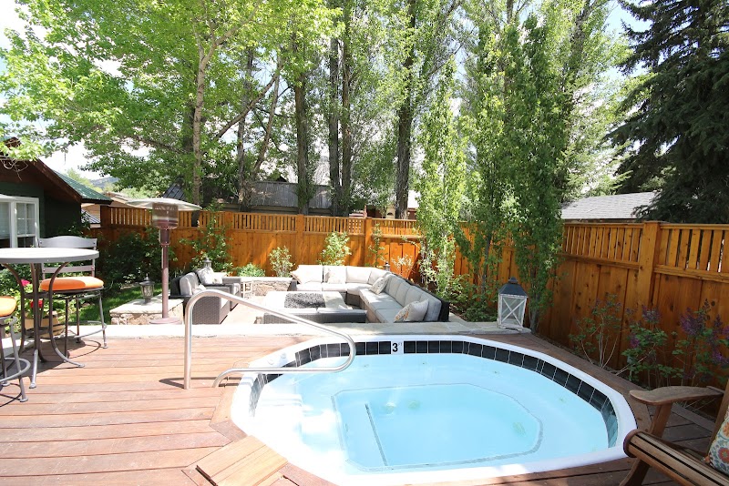 Huff House Inn and Cabins