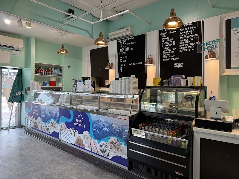 Luckys Coffee, Ice Cream & Candy