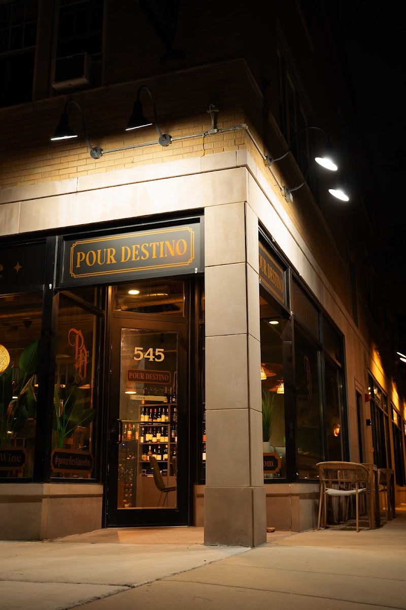 Pour Destino - Elmhurst