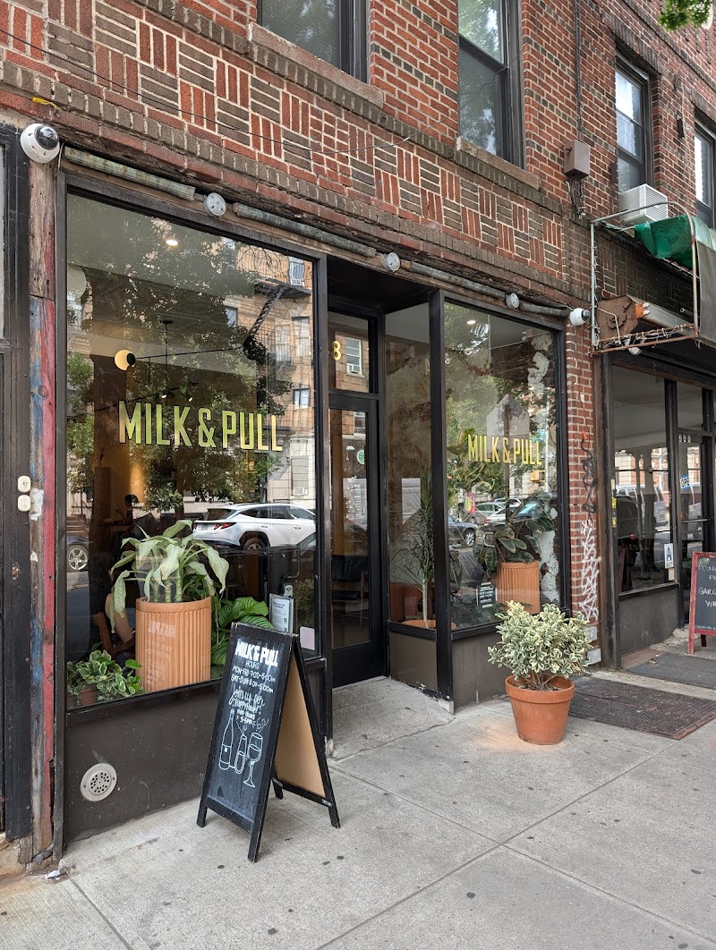 Milk & Pull Bed Stuy