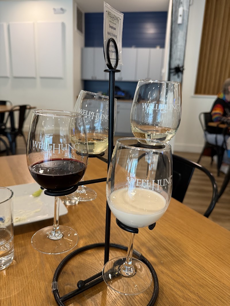 Well Hung Vineyard - Restaurant