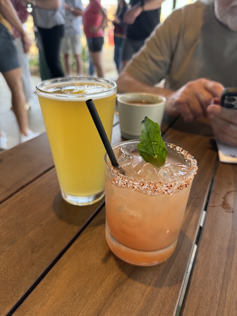 Leona Botanical Cafe & Bar