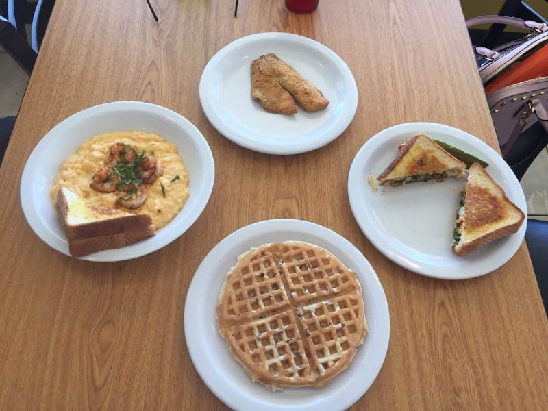 Huskers Cafe (Stone Mountain)