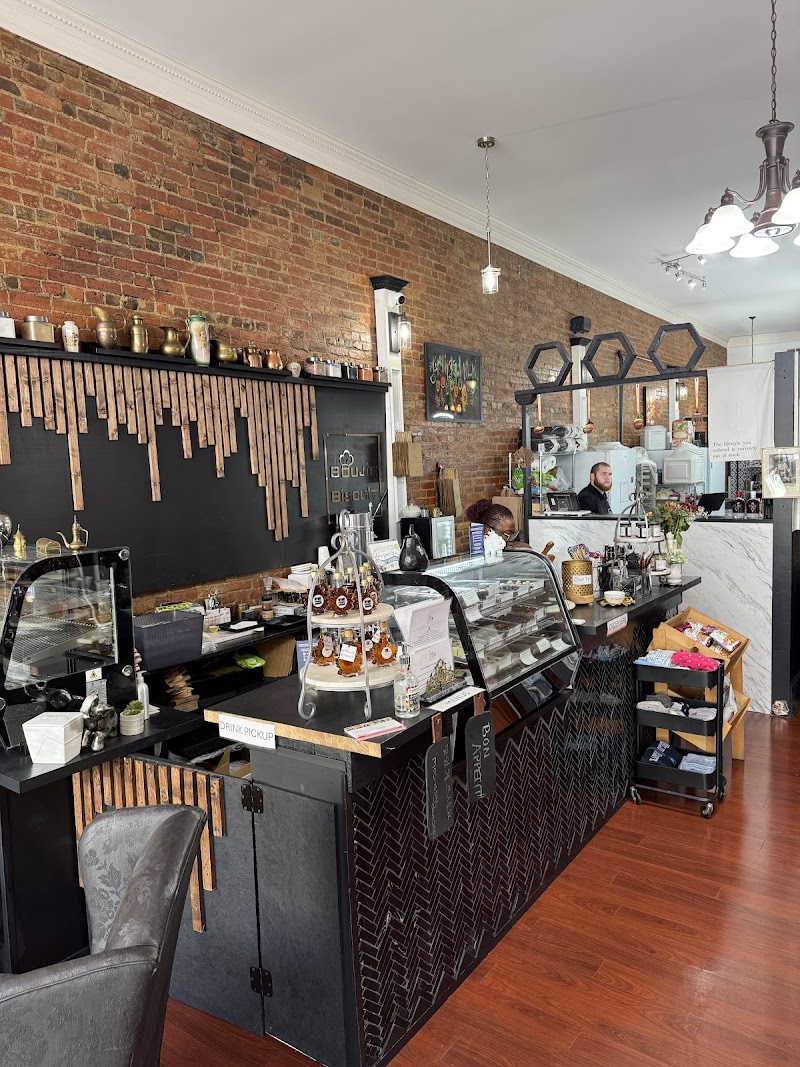 Jolie Carre - World Cafe (fka Boujie Biscuit)