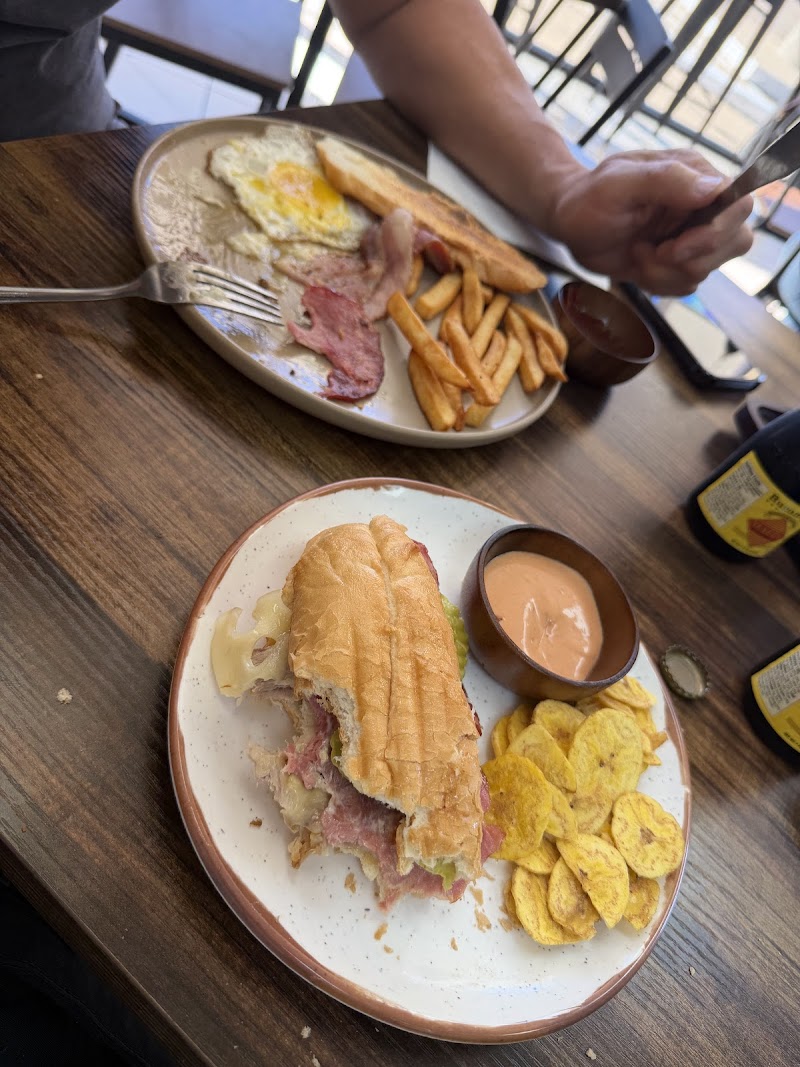 La Cafetera Bakery & Coffee