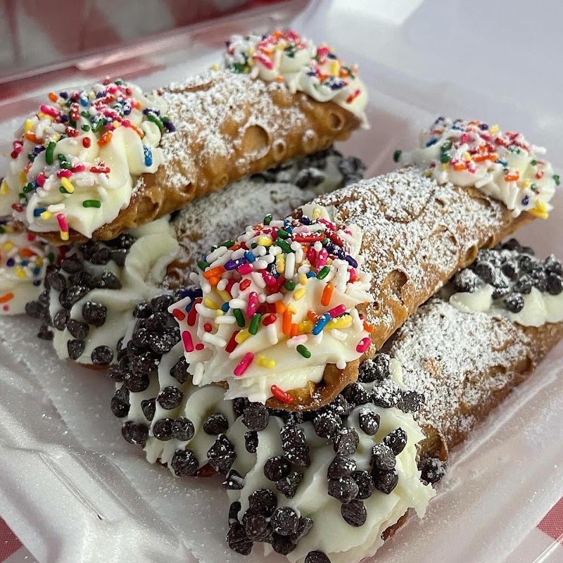 Mama Cannoli