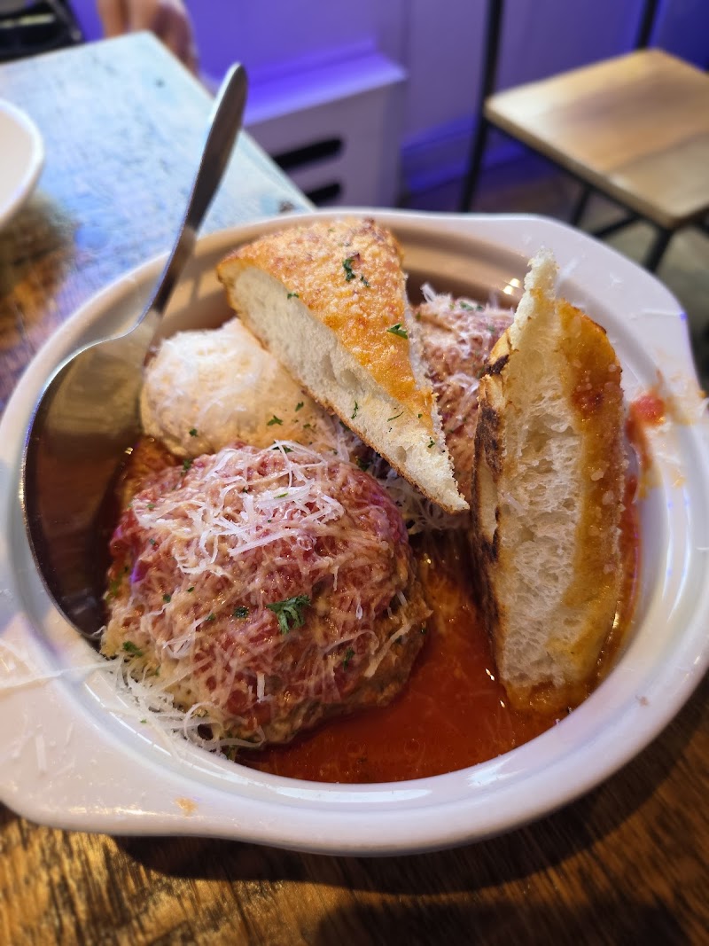 La Lanterna Restaurant Wine & Beer Garden