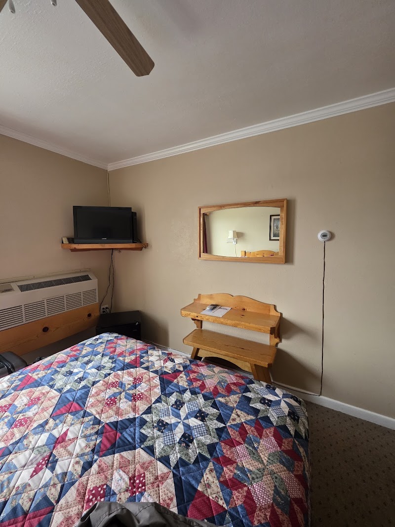 Valley Hotel & 24/7 Open Café