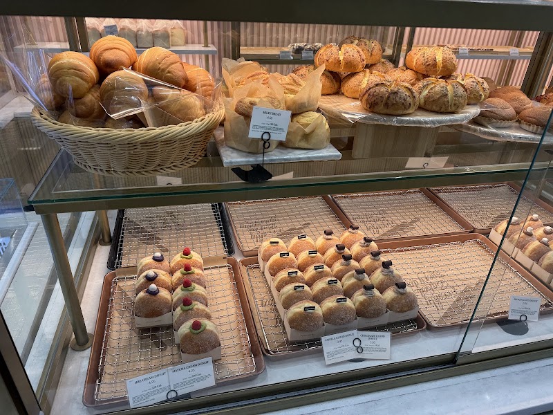 Tous Les Jours Bakery & Cafe