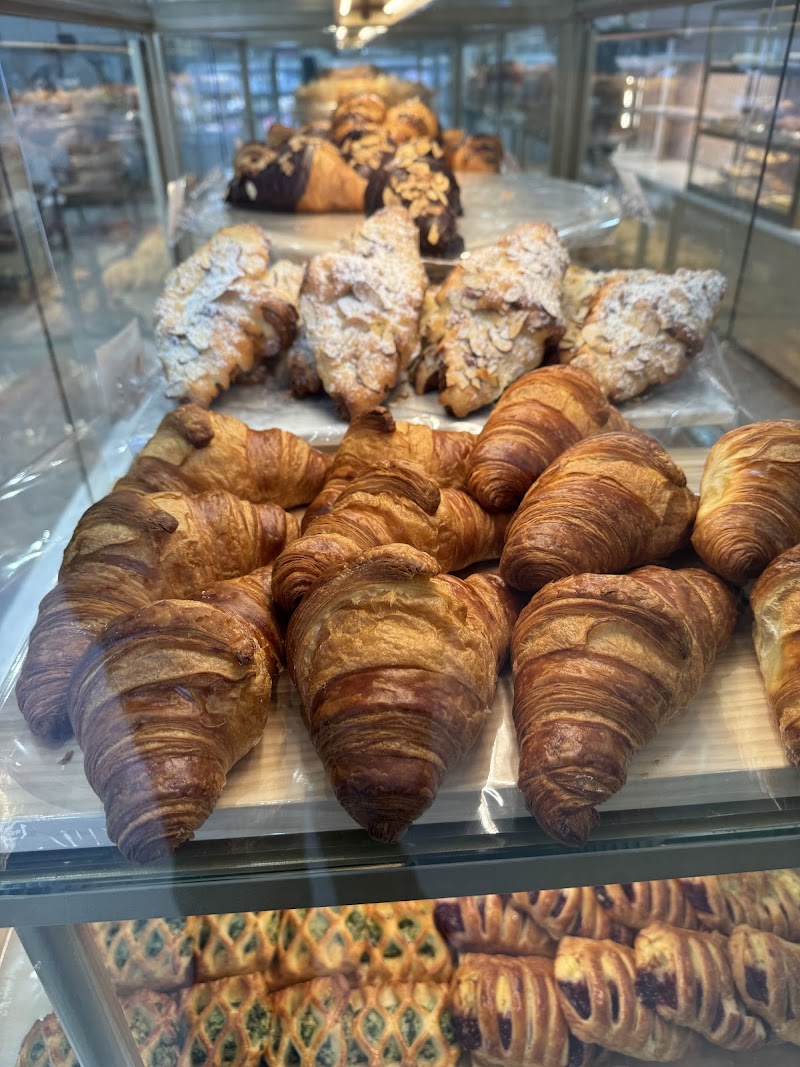 Tous Les Jours Bakery & Cafe