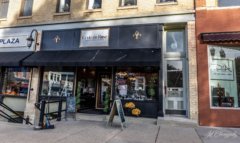 La vie en Rose Patisserie & Cafe