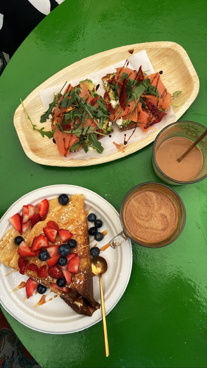 Black Milk Coffee and Crepe