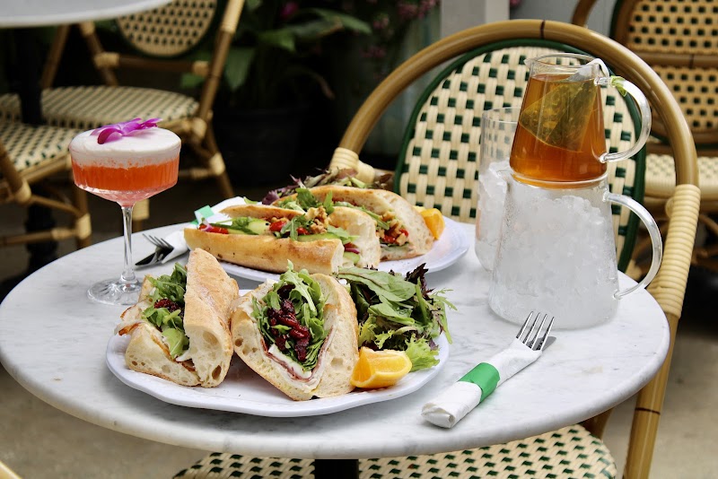 Le Petit Paris Cafe Southside