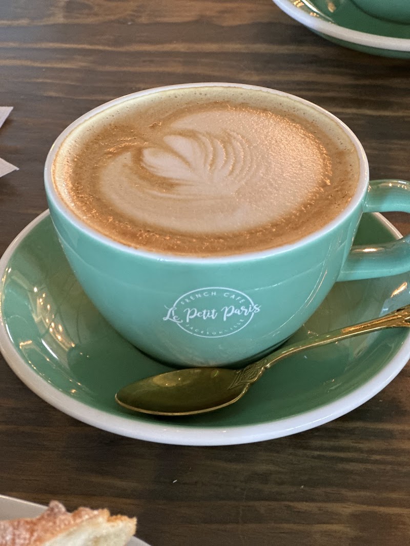 Le Petit Paris Cafe Southside
