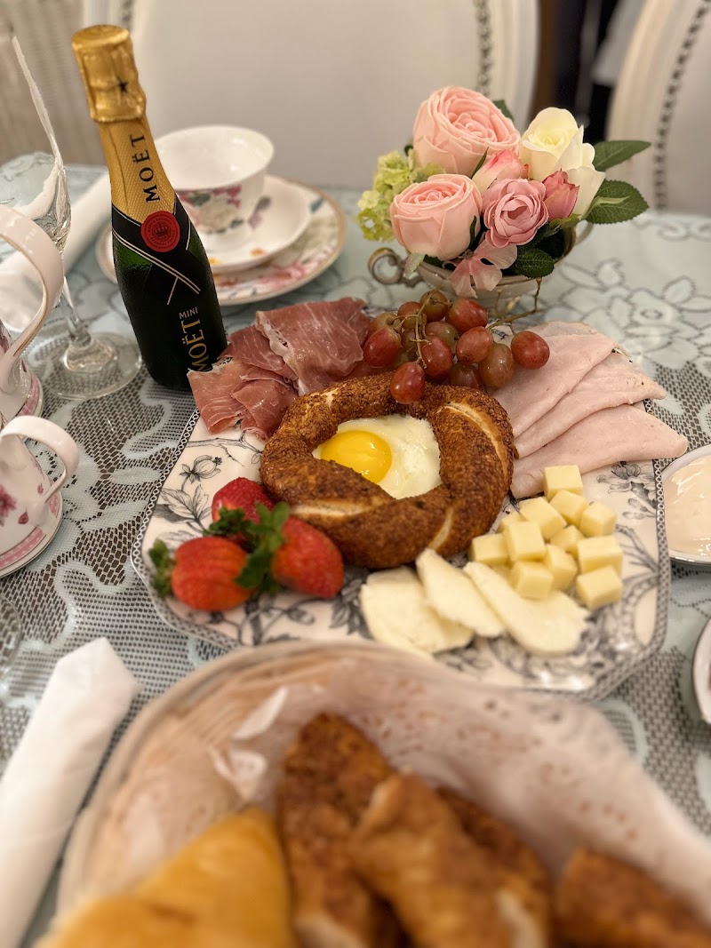 VIENNA CAFE & BISTRO