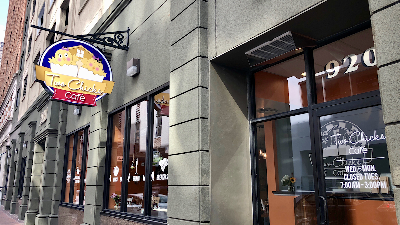 Two Chicks Café - CBD