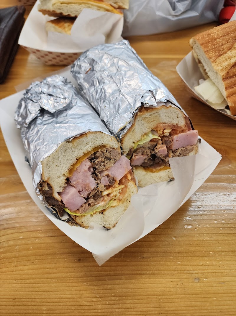 Los Caribeños Café