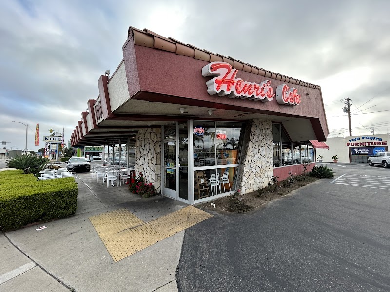 Henri's Cafe
