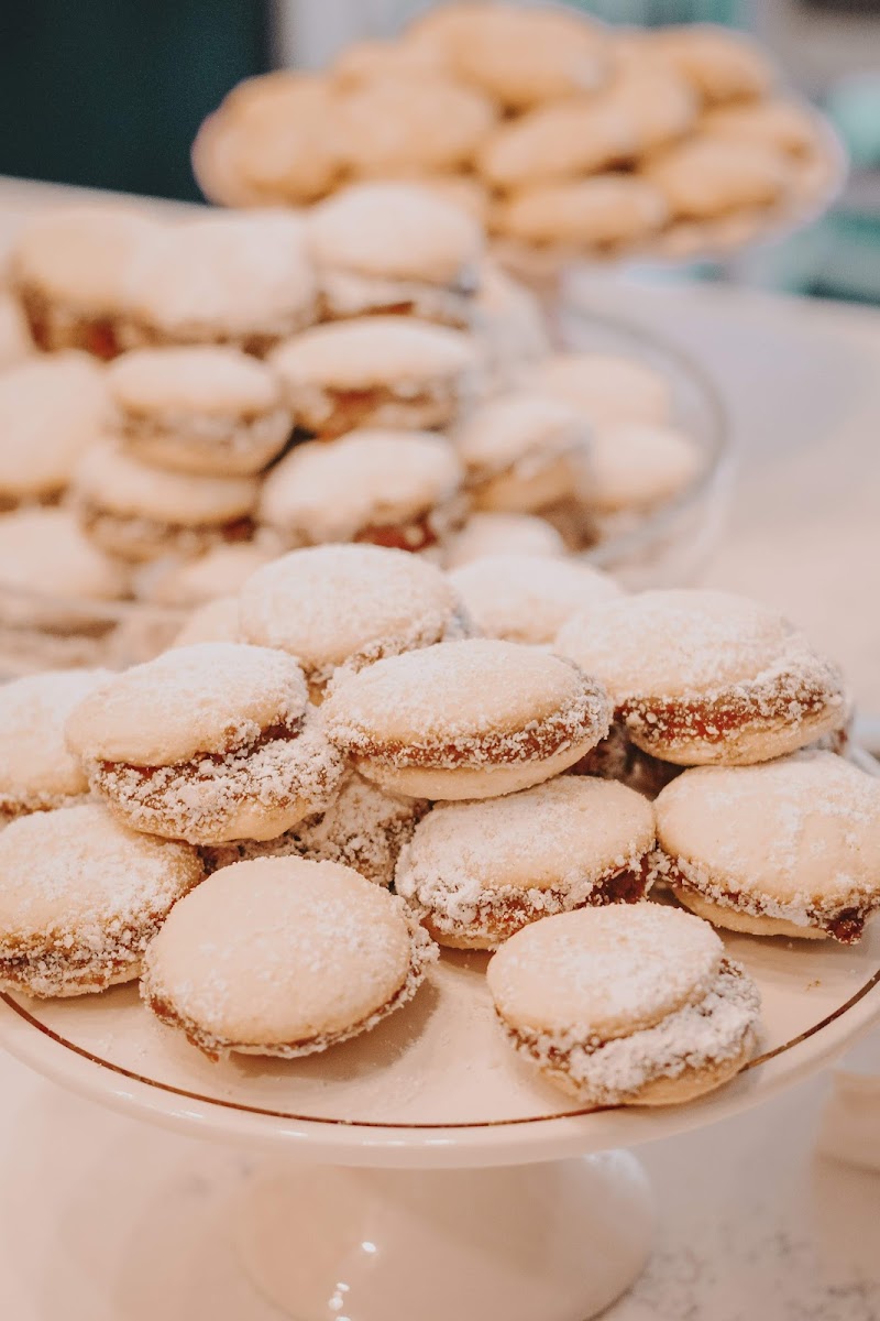 Brewella's Coffee, Crêpes & Collectibles