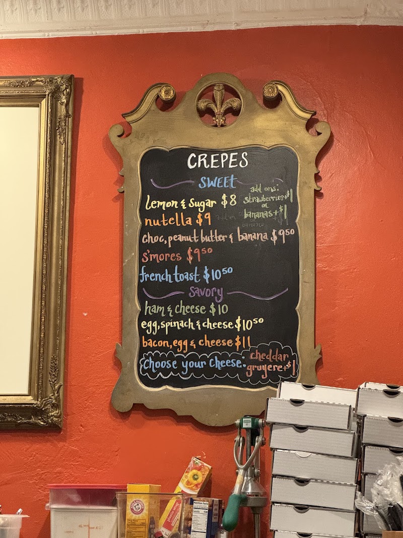 Brewella's Coffee, Crêpes & Collectibles