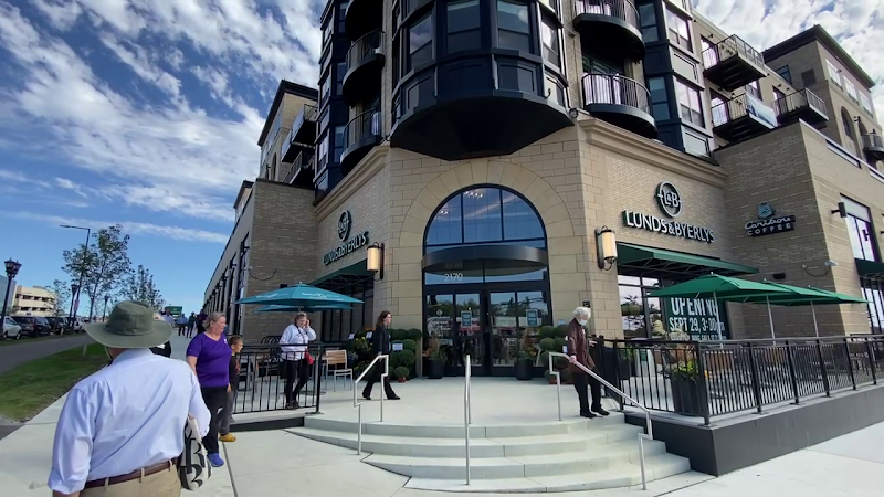 Lunds & Byerlys Highland Bridge