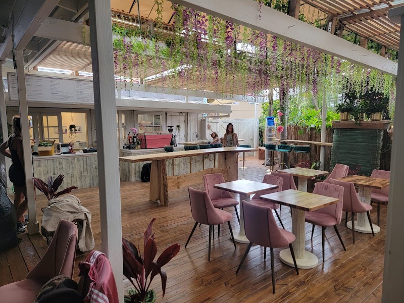 Belle Surf Cafe & Lounge