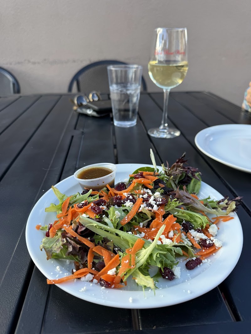 Luna Rossa Winery & Pizzeria