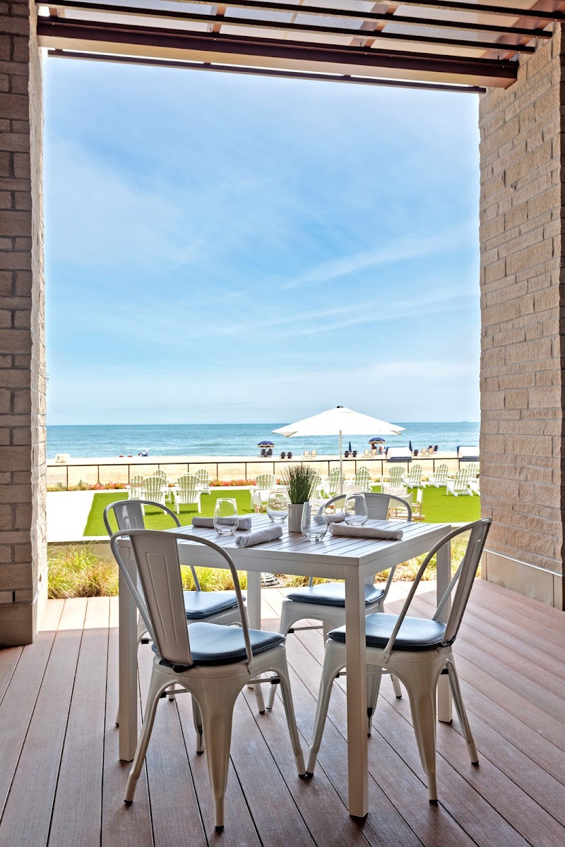 Tulu Seaside Bar & Grill