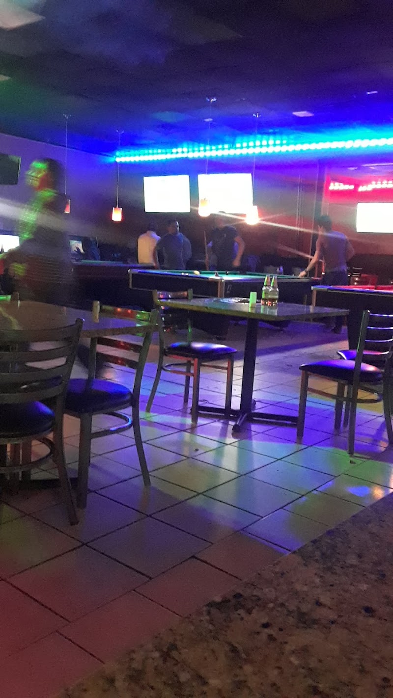 7 Cafe Sports Bar
