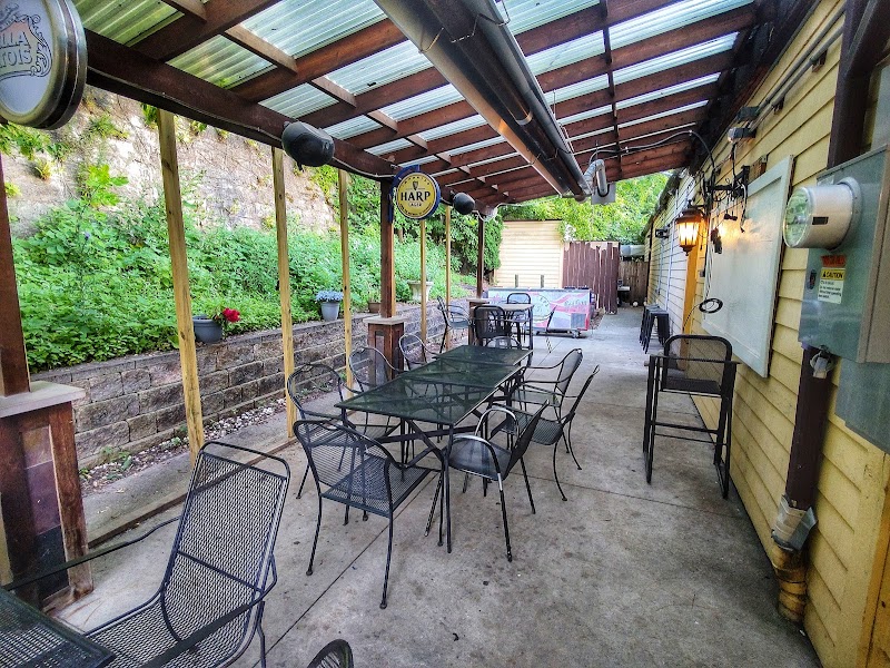 Red Lion British Pub on Tannery Row