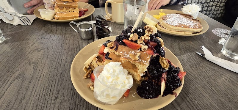 Crumbs Breakfast, Lunch & Bar