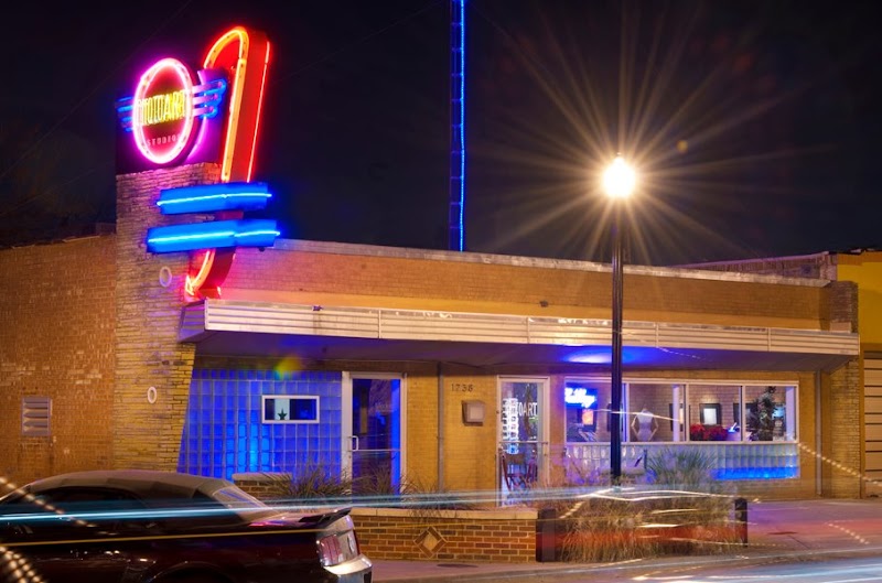 the hangout bar + bites