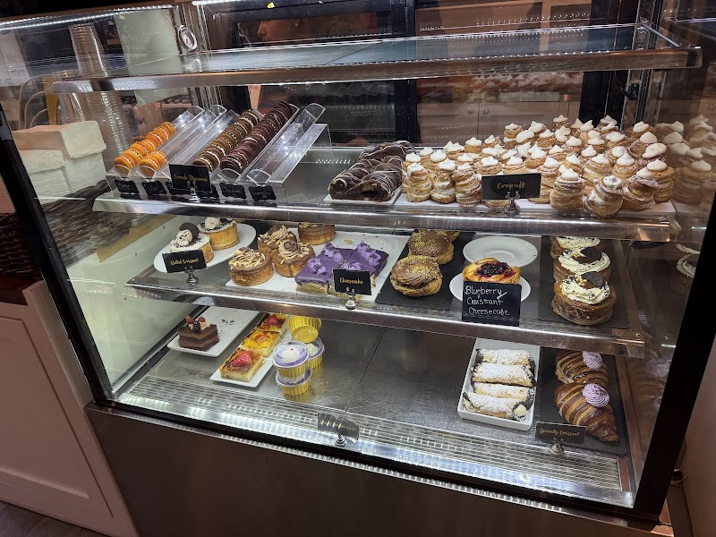 Le Paris Artisan & Gourmet Cafe