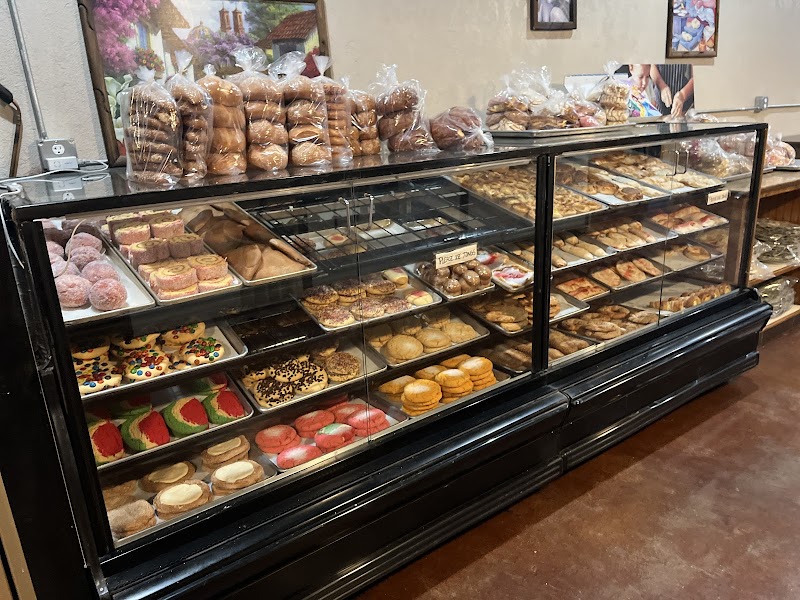 La Luna Bakery & Cafe