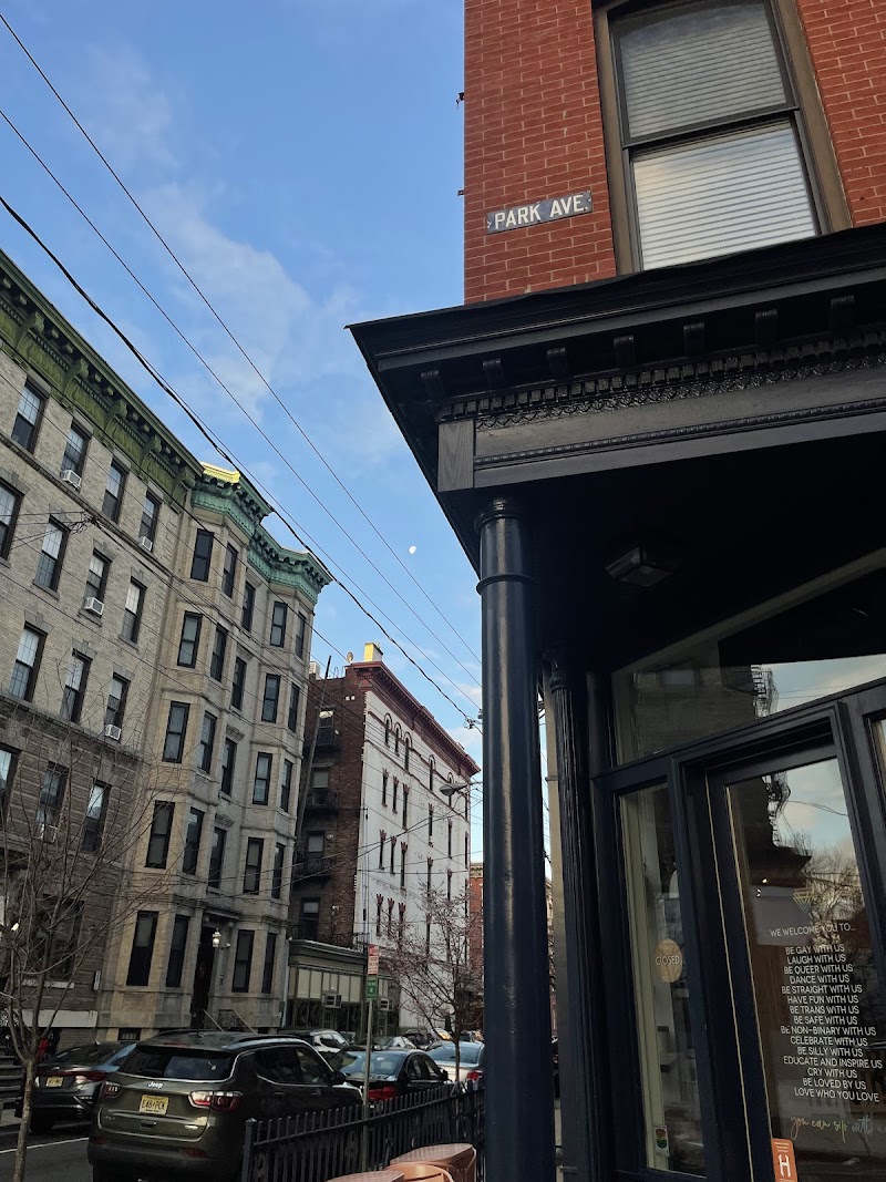 10th & Willow Bar & Grill