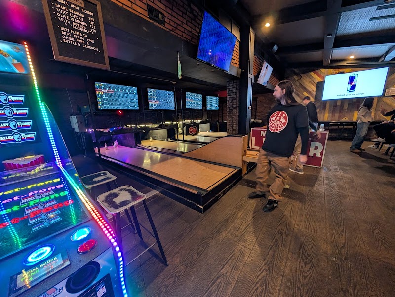 HI and DRY Bowling & Beer