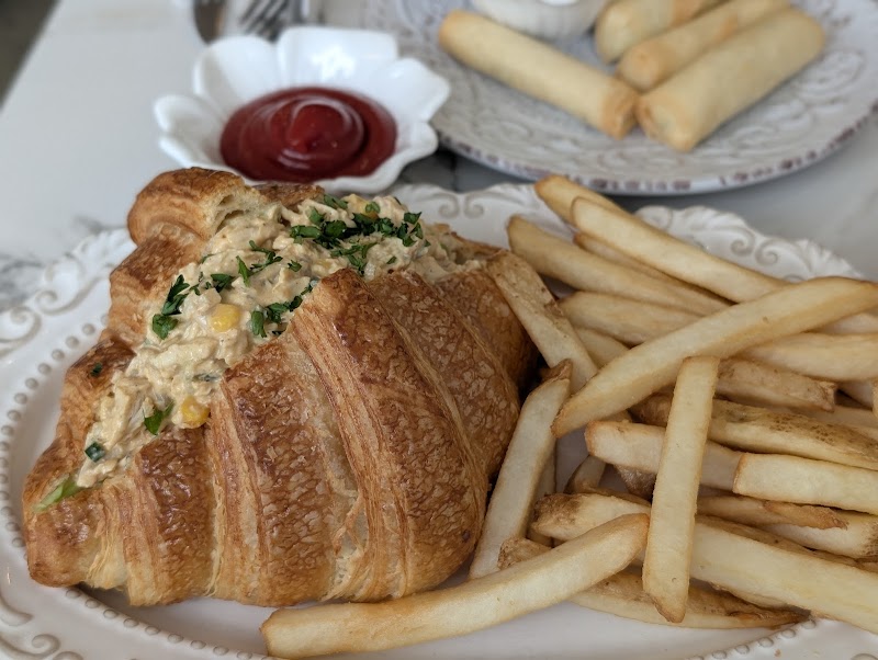 Roses & Berries Cafe