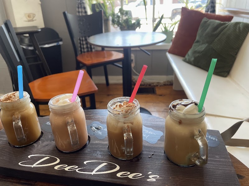 DeeDee's Main Street Coffee & Decor